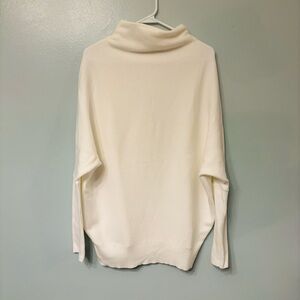 Bluivy White mock neck over sized Sweater Womens size m/L gr